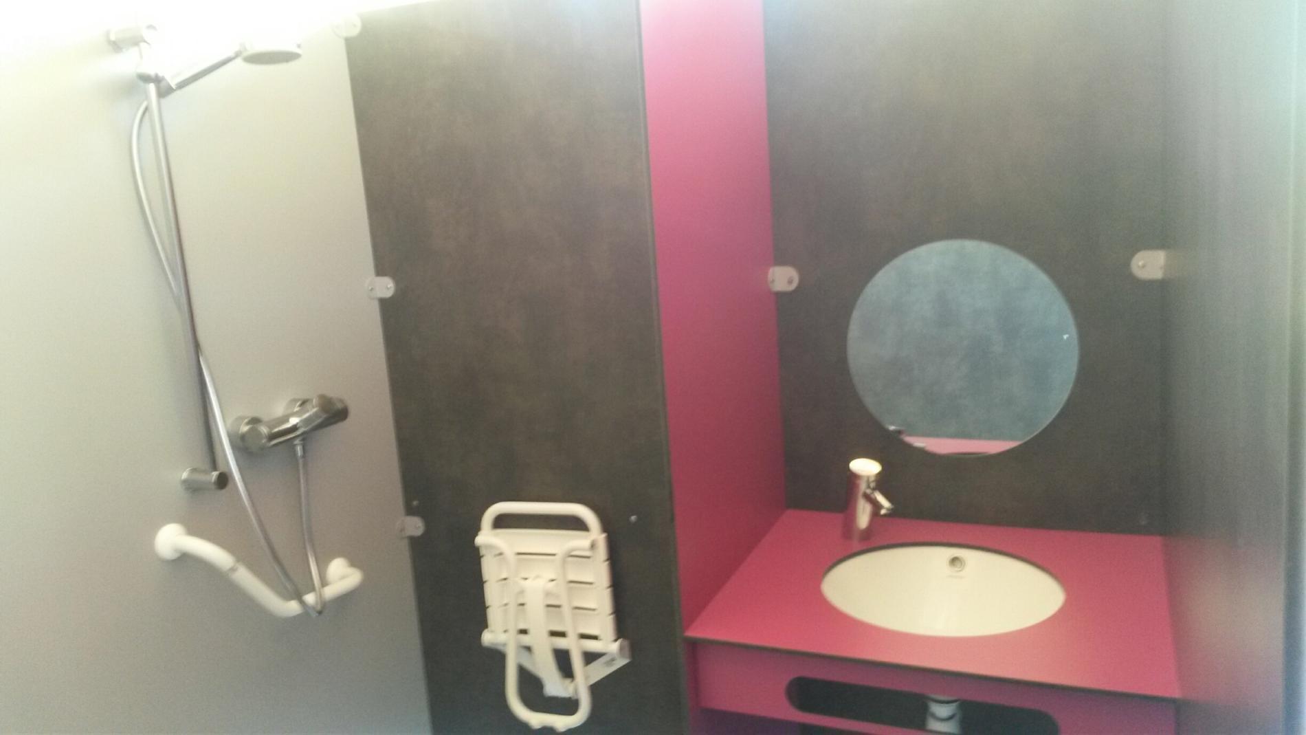 Accés PMR sanitaire