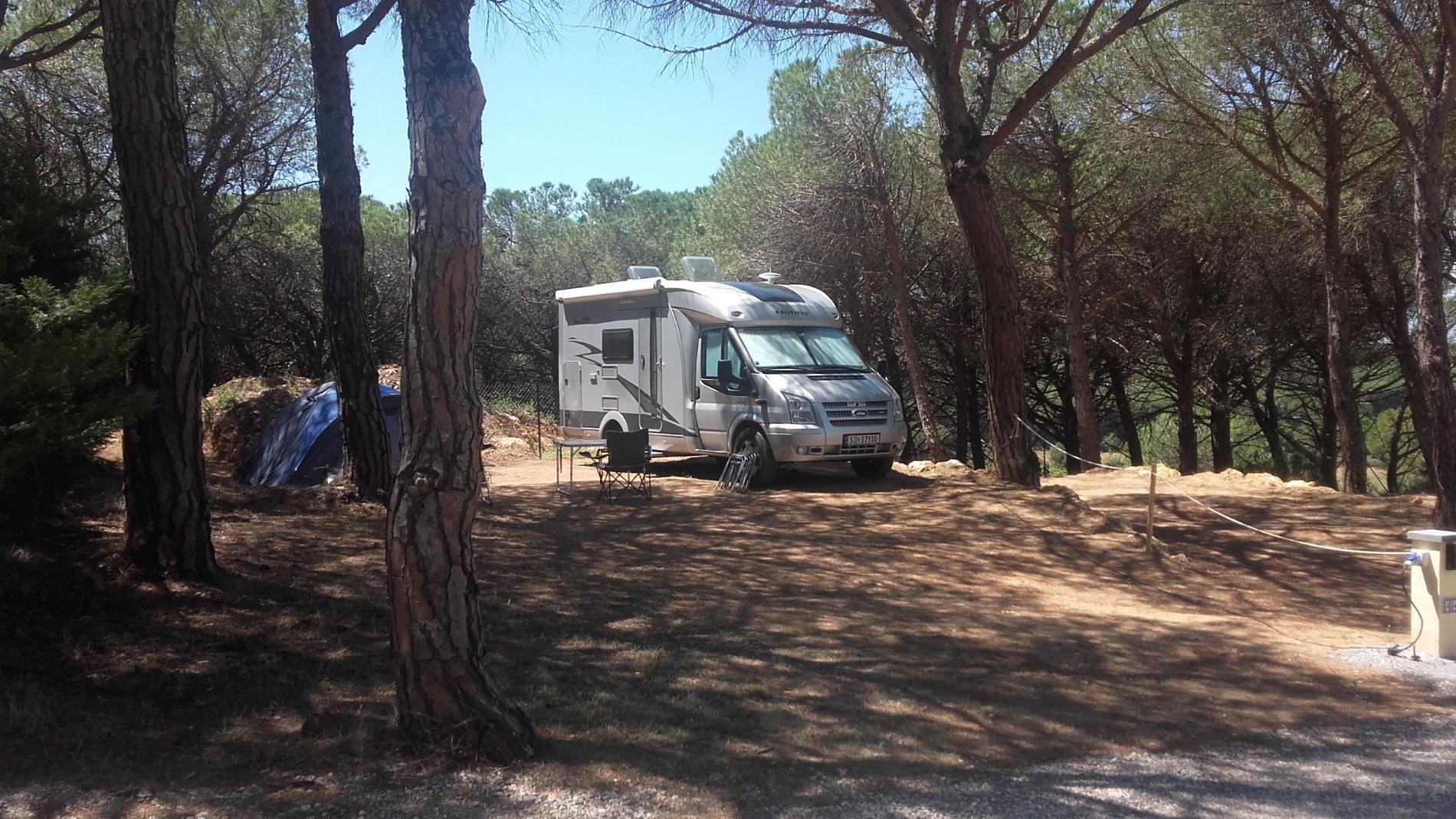 Sans électricité : Tente / Caravane / Camping-car