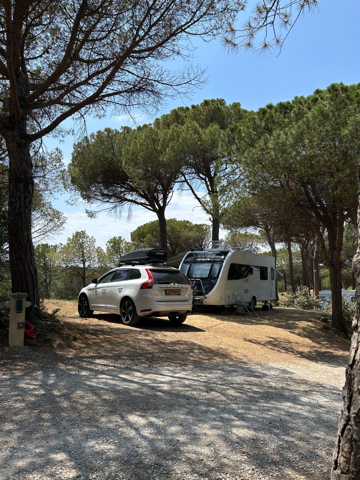 Emplacement Privil&egrave;ge : Caravane / Camping-car