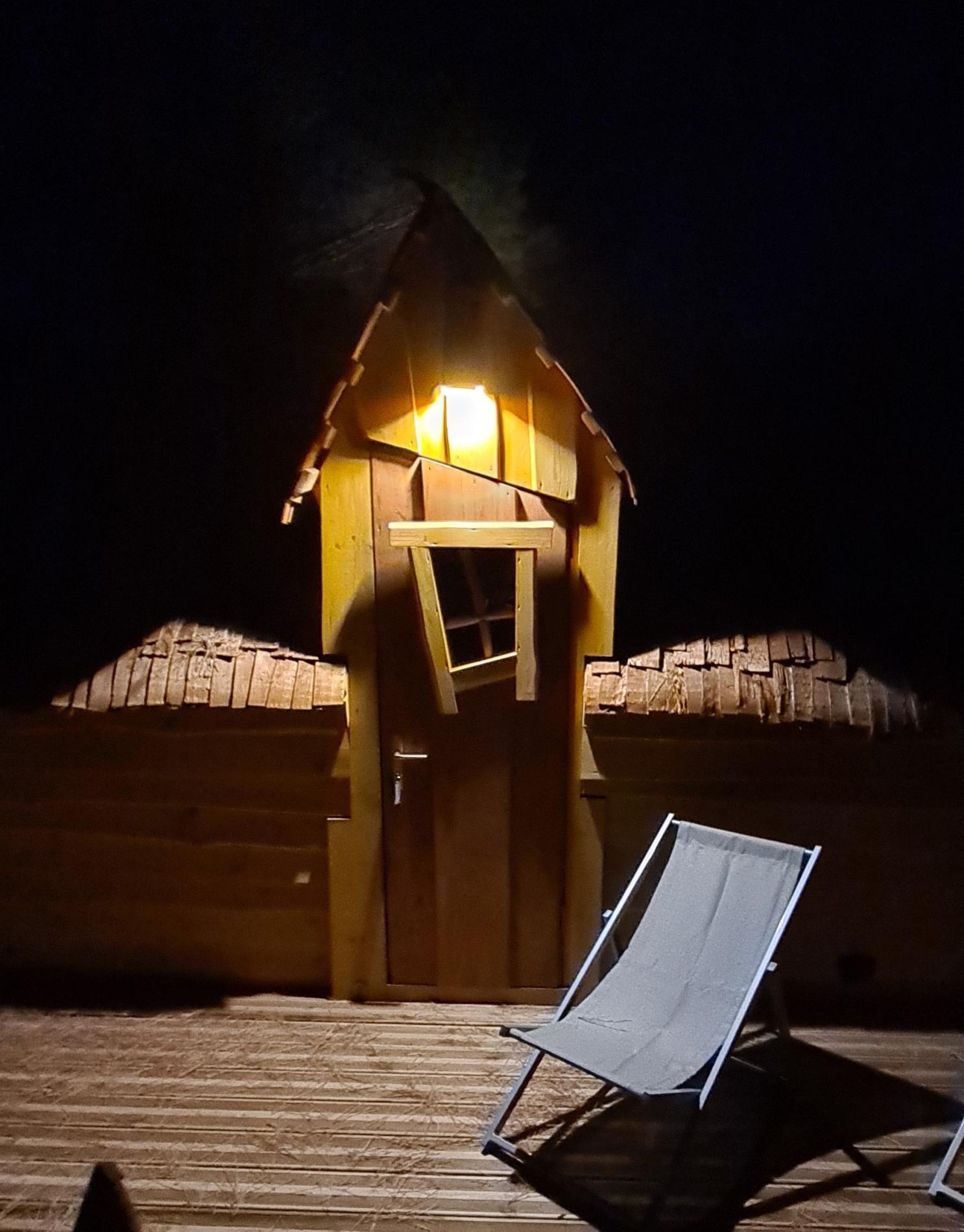 Cabane Enchant&eacute;e