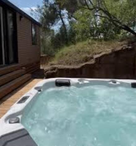Signature Jacuzzi 3Ch 2 SDB + TV + LV + CLIM