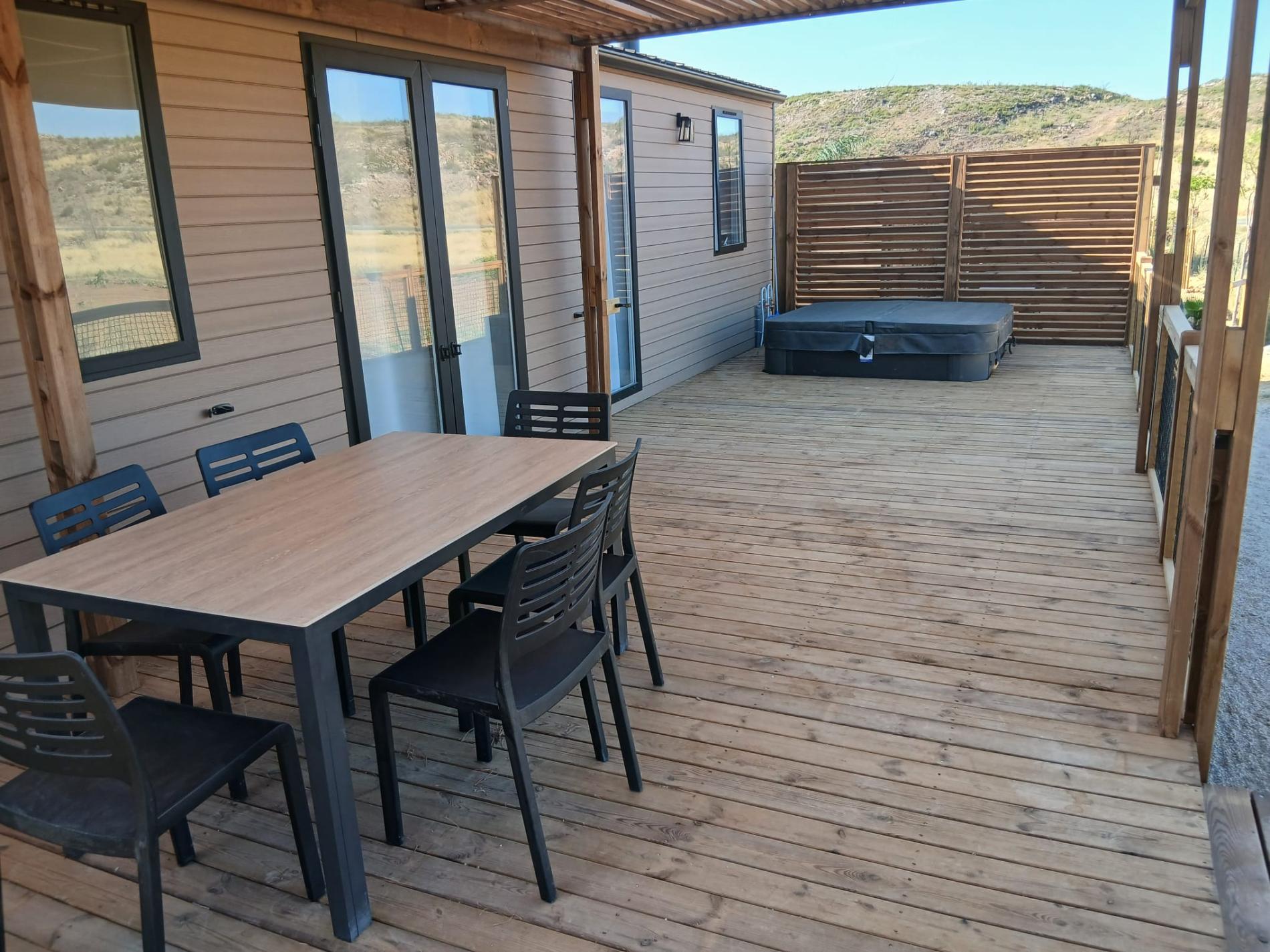 Signature JACUZZI 3Ch 2 SDB + TV + LV + CLIM + Terrasse couverte