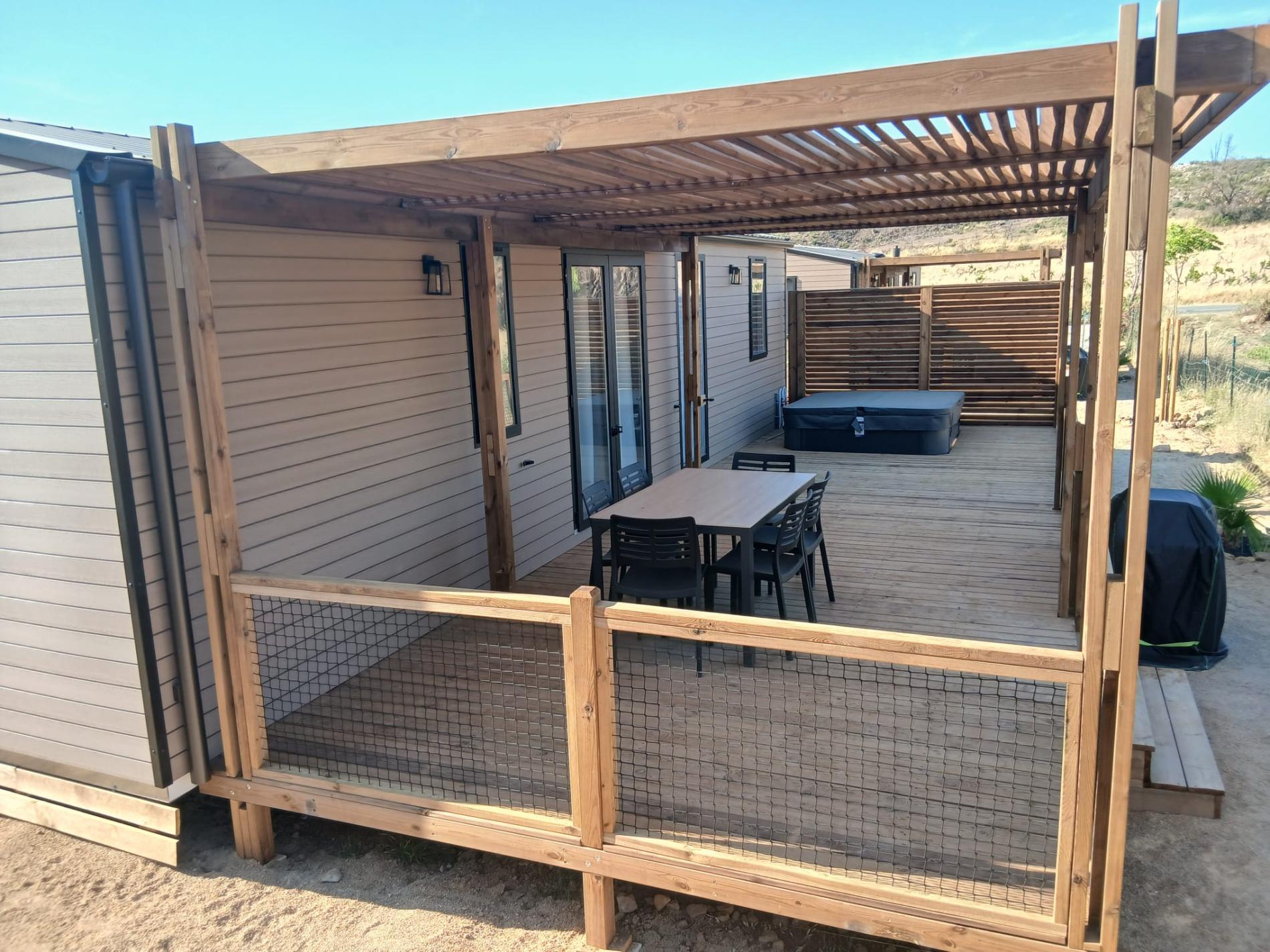 Signature JACUZZI 3Ch 2 SDB + TV + LV + CLIM + Terrasse couverte